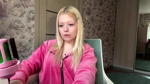 Snapshot of inamillsap chatting on April 2026 12:05:02 PM Lola online show from April 2026 12:05:02 PM