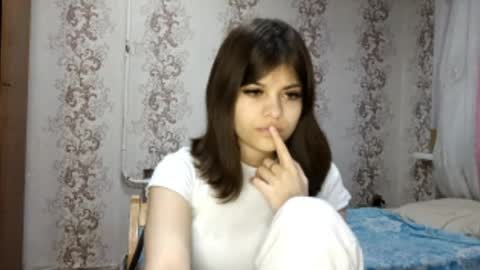 Mia online show from April 2026 03:52:01 PM