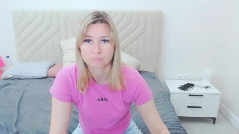 Snapshot of incredible_ariela chatting on June 2026 06:37:02 AM incredible_ariela online show from June 2026 06:37:02 AM