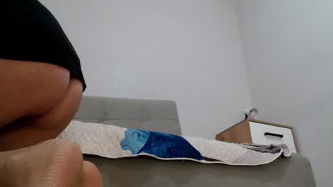 Della online show from February 2025 10:15:02 PM