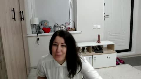 Snapshot of increible_della chatting on April 2026 07:49:01 PM Della online show from April 2026 07:49:01 PM