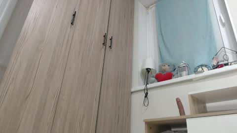 Snapshot of increible_della chatting on April 2026 06:14:02 PM Della online show from April 2026 06:14:02 PM