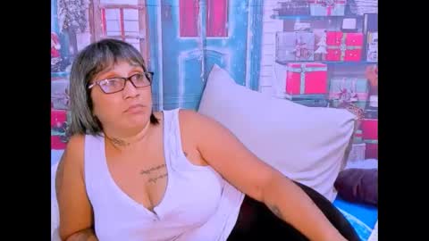 indianroxy27 online show from December 2025 11:01:02 PM