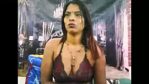 indiansexyass4u2luv online show from November 2025 06:23:01 AM