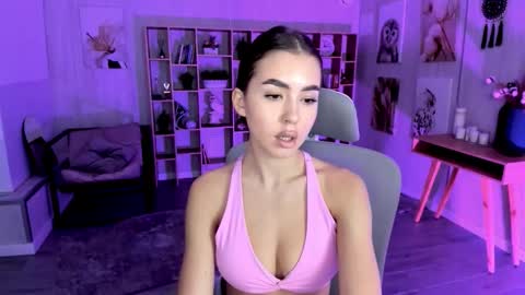 Snapshot of indigofaerly chatting on October 2025 11:33:02 AM INDIGO online show from October 2025 11:33:02 AM