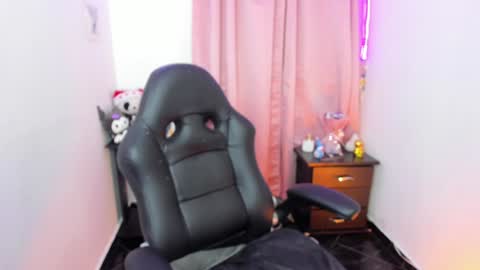 Snapshot of indra_cam chatting on January 2025 09:06:02 AM Diana online show from January 2025 09:06:02 AM