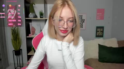 Snapshot of inferno_mia chatting on November 2025 03:34:01 PM Mia online show from November 2025 03:34:01 PM