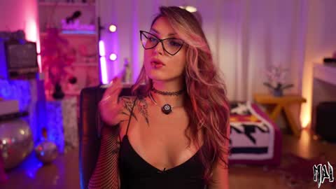 Snapshot of informal_ chatting on October 2025 11:26:02 PM MAL ---  online show from October 2025 11:26:02 PM