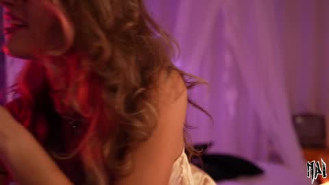 Snapshot of informal_ chatting on October 2025 08:09:02 PM MAL ---  online show from October 2025 08:09:02 PM