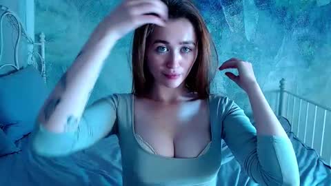 Lina online show from October 2025 01:33:02 PM