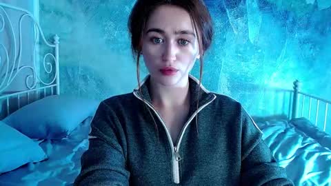 Lina online show from November 2025 12:20:01 PM