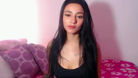 Snapshot of innocent_fox chatting on November 2025 08:43:01 PM Abril online show from November 2025 08:43:01 PM