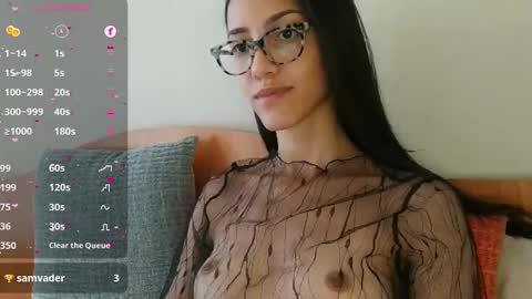 Laroa online show from January 2025 11:07:01 PM