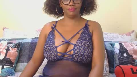 Snapshot of intimacysexy chatting on May 2026 02:06:02 AM boniswa caroline online show from May 2026 02:06:02 AM