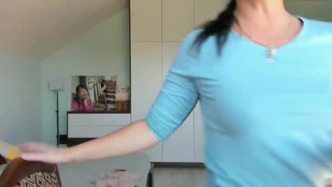 Snapshot of iracherrynow chatting on September 2025 09:03:01 AM iracherrynow online show from September 2025 09:03:01 AM