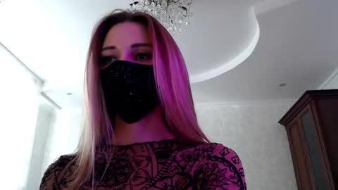 Snapshot of iris_lave chatting on June 2026 03:36:01 PM Lily online show from June 2026 03:36:01 PM