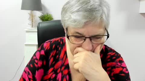 Snapshot of iris_xdesire chatting on May 2026 06:32:01 AM I R I S online show from May 2026 06:32:01 AM