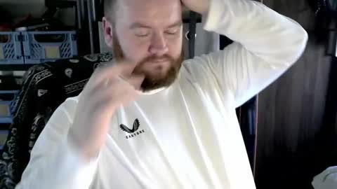 Snapshot of irishdaddy24 chatting on February 2025 03:58:01 PM twitter theirishman205 online show from February 2025 03:58:01 PM