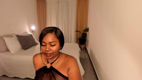 Snapshot of irismoon777 chatting on November 2025 08:01:02 AM Rose online show from November 2025 08:01:02 AM