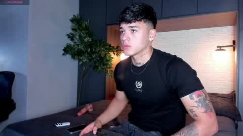 Snapshot of iron_tous chatting on April 2026 09:41:02 PM Iron Tous online show from April 2026 09:41:02 PM