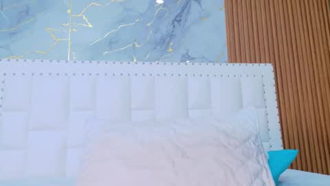 Sandy  online show from November 2025 12:38:02 PM