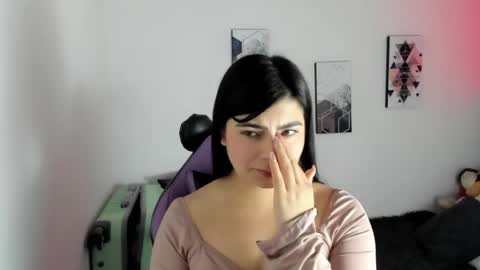 isabella online show from April 2026 08:42:02 PM