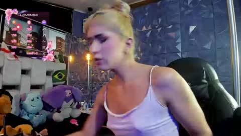 Isabella online show from July 2026 01:04:01 PM