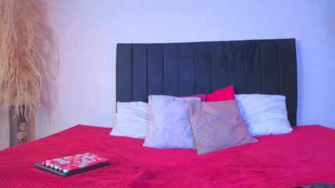 Isa and Natasha online show from September 2025 11:43:02 AM