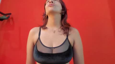 Snapshot of isa_kis_1 chatting on February 2025 11:51:01 AM Isabella online show from February 2025 11:51:01 AM