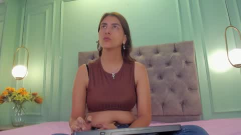 Snapshot of isa_kis_1 chatting on March 2025 12:45:01 PM Isabella online show from March 2025 12:45:01 PM