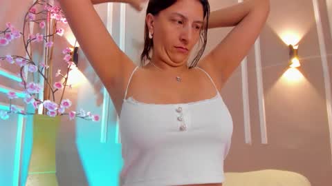 Snapshot of isa_kis_1 chatting on November 2025 11:52:02 AM Isabella online show from November 2025 11:52:02 AM