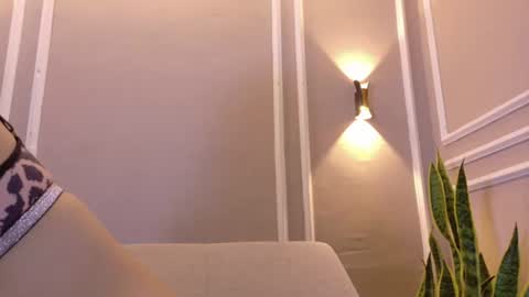 Isabella online show from June 2026 12:20:01 PM