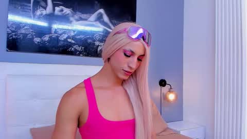 Isa Lancaster online show from September 2025 07:48:01 PM