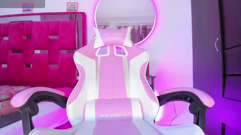 Snapshot of isa_lovestory chatting on April 2026 02:51:02 AM isa_lovestory online show from April 2026 02:51:02 AM