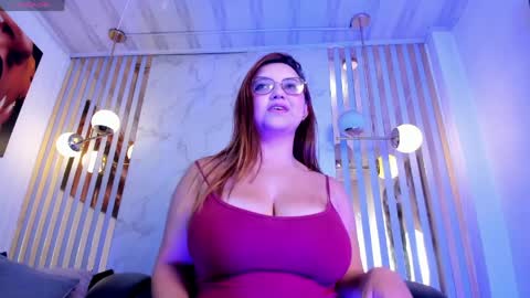 Snapshot of isaa_lopez chatting on April 2026 07:07:01 PM Isa online show from April 2026 07:07:01 PM