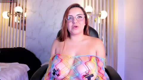Snapshot of isaa_lopez chatting on April 2026 07:42:01 PM Isa online show from April 2026 07:42:01 PM