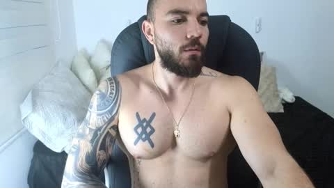 Snapshot of isaac_carter chatting on October 2025 11:03:01 AM Isaac carter online show from October 2025 11:03:01 AM