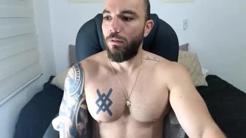 Snapshot of isaac_carter chatting on November 2025 11:01:02 AM Isaac carter online show from November 2025 11:01:02 AM