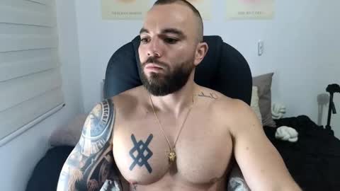 Snapshot of isaac_carter chatting on November 2025 11:09:02 AM Isaac carter online show from November 2025 11:09:02 AM