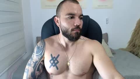 Snapshot of isaac_carter chatting on November 2025 11:11:01 AM Isaac carter online show from November 2025 11:11:01 AM