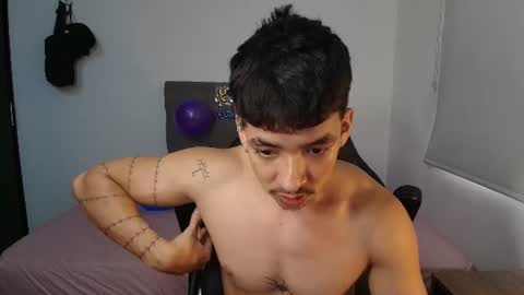 Snapshot of isaac_sttone01 chatting on June 2026 10:43:01 PM muscle isaac online show from June 2026 10:43:01 PM