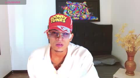 Snapshot of isaacas chatting on November 2025 11:32:02 AM Isaacas online show from November 2025 11:32:02 AM