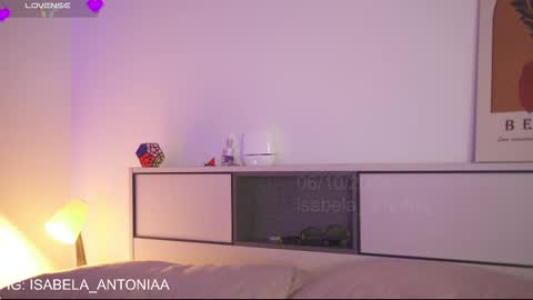 Snapshot of isabela_antonia_ chatting on October 2025 12:04:01 PM online show from October 2025 12:04:01 PM