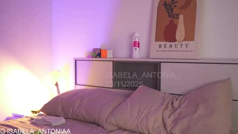 Snapshot of isabela_antonia_ chatting on November 2025 12:49:01 PM online show from November 2025 12:49:01 PM
