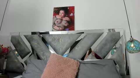 Snapshot of isabela_parkerr chatting on February 2026 05:00:02 AM Mommy Isa online show from February 2026 05:00:02 AM