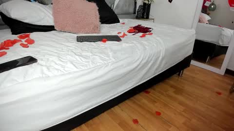 Snapshot of isabela_parkerr chatting on February 2026 04:30:01 AM Mommy Isa online show from February 2026 04:30:01 AM