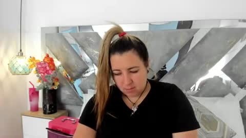 Snapshot of isabela_parkerr chatting on July 2026 12:42:02 PM Mommy Isa online show from July 2026 12:42:02 PM