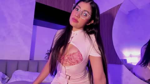 Snapshot of isabelastefano chatting on September 2025 03:17:01 AM isabelastefano online show from September 2025 03:17:01 AM