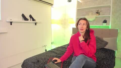 Snapshot of isabelkiss chatting on October 2025 06:25:01 AM IsabelKiss online show from October 2025 06:25:01 AM