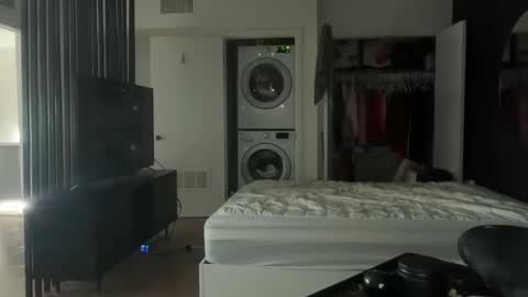 isabella312 online show from April 2026 08:01:02 AM